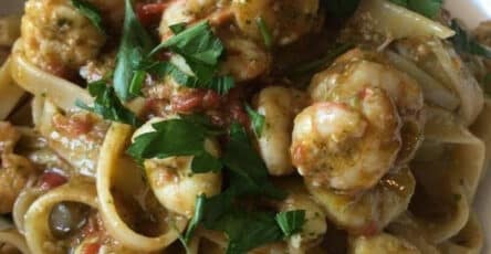 Fettuccine gamberetti e pesto