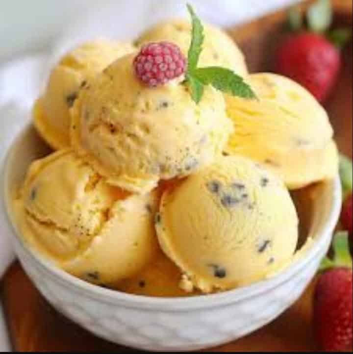 Gelato alla crema uvetta