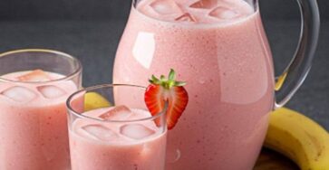 Acqua cremosa banane fragole