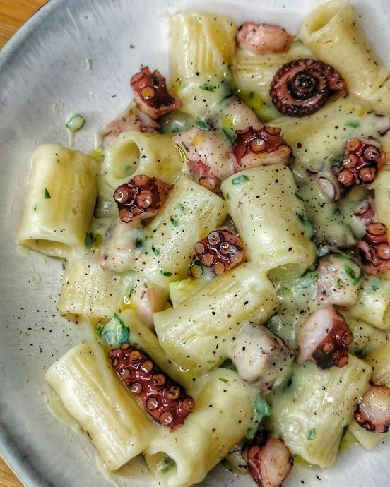 Mezze maniche con polpo